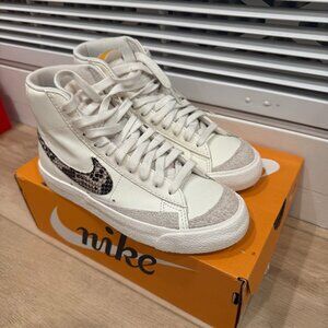 Nike Blazer Mid ’77 SE — Snakeskin / Particle Beige — Women’s 5